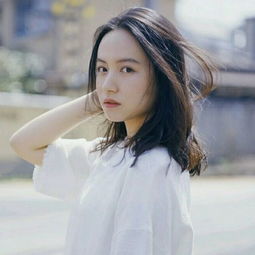 眉目不知秋