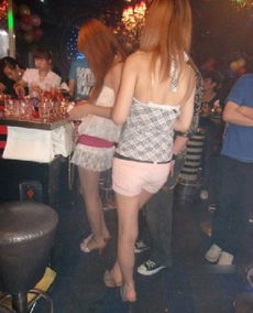 大学生吧女自曝潜规则实拍酒吧女激情夜生活