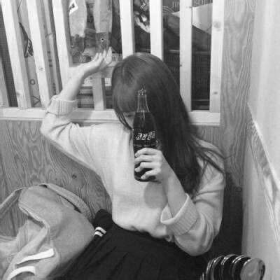 好看的女生黑白背影头像霸气孤独背影女生头像,女生头像图片