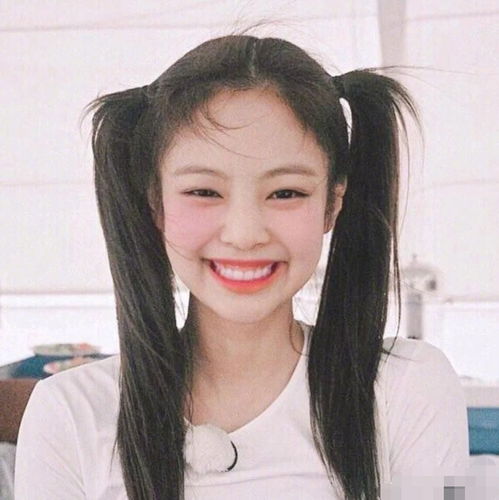 jennie又换新造型穿小香风配俏皮双马尾,人间香奈儿真会玩