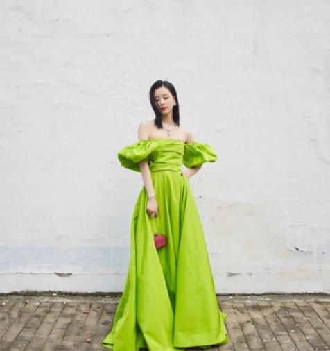 elle风尚大典女星美图大赏,唐嫣大长腿吸睛,90后小花成主力军