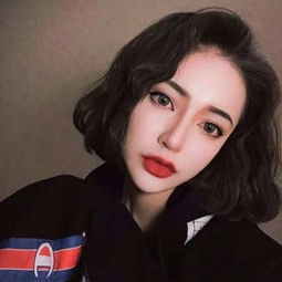 极其自律的为自己努力的短发女生微博头像