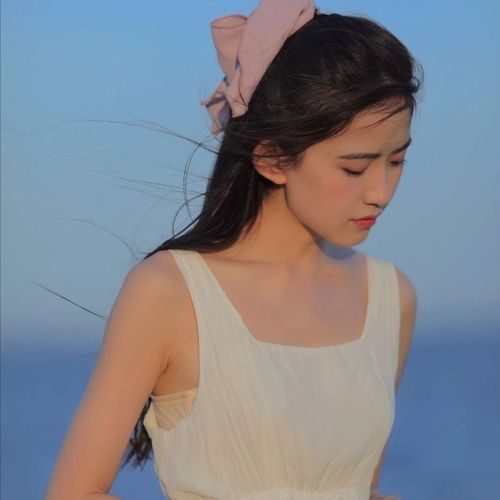 异性交往,只有很爱你的女人,会有这些肢体语言,藏不住
