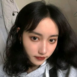 我陪你走的路你不能忘时尚简洁俏皮女生头像