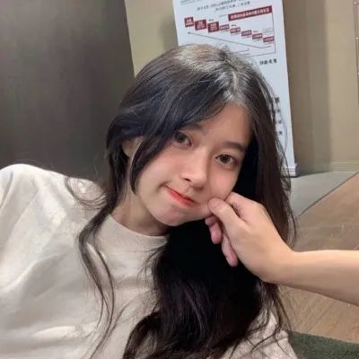 闺蜜头像月亮不听话我替你去凶一下它