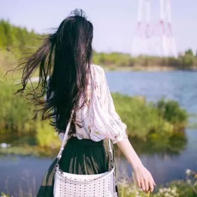微信头像女生长发头像精选