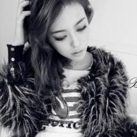 有没有这种类型的女头像黑白的还有点欧美风