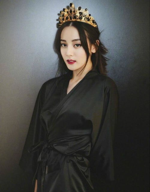 佟丽娅的成熟美,娜扎的少女感,女星黑色礼服的气场究竟有多强