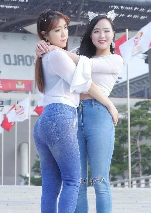 优雅显气质的牛仔裤搭配,彰显女性的魅力,到哪都能吸引人