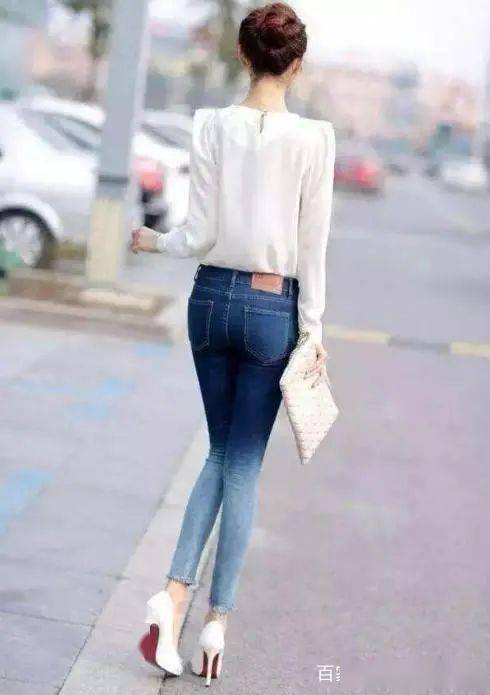 青春洋气的牛仔裤美女,展现美姿谁与争锋