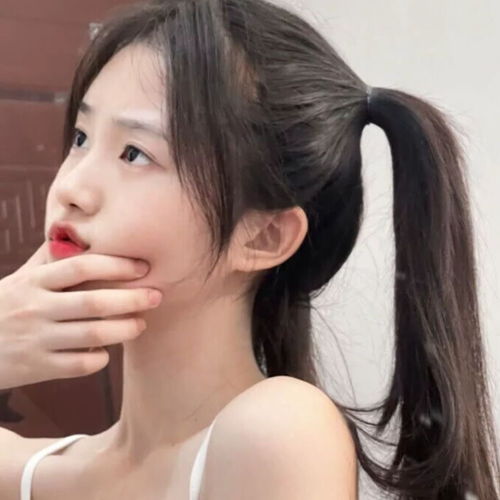 女头丨凌晨六点太阳升起海平线