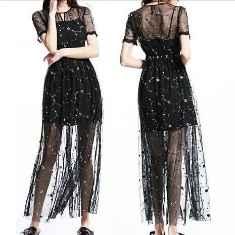 身高有优势的女孩子,穿露肩的衣服会更惹眼