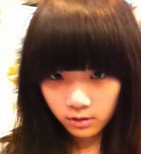 求15张初中女生要很靓的那一种同一个人的自拍照眼睛要大大的,鼻子挺一点,头发不能染色,黑色的