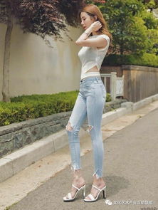 紧身裤穿出妹子凹凸有致身材