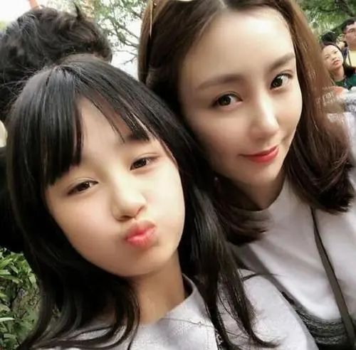普男吴启华给前妻天价分手费后,只剩40款名表和4辆超跑
