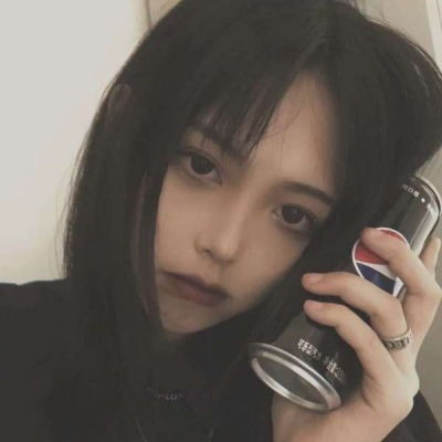 女生头像回首亘年满月的怦然心动你扔拔得头筹.