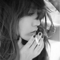 qq空间黑白女生头像看记忆把时间穿乱