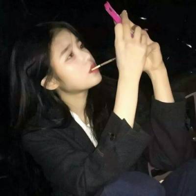 黑暗丧风格女头像抽烟黑暗系网图女生头像真人版