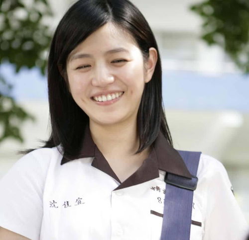 一孕傻三年台湾美女演员产子后出门忘穿内衣,用手遮胸狂奔