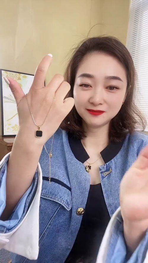轻奢高级感方牌项链女秋冬ins潮小众设计感钛钢项链同款