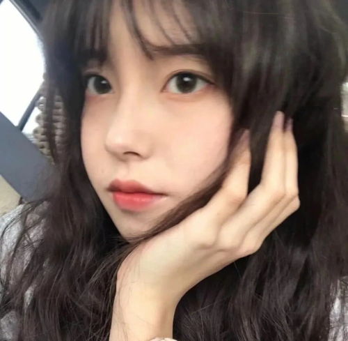 网易云他和女孩在游戏里认识,经常一起开黑,男孩省钱送她皮肤,后来