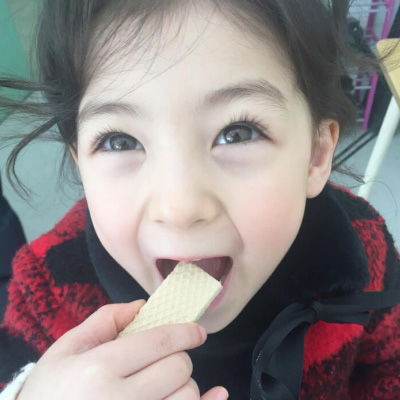 可爱的小孩头像超萌搞怪小女孩头像可爱呆萌图片