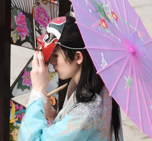 萌探路透来了,杨紫淡粉古装仙气十足,看见宋亚轩女装笑喷了