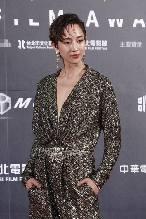 张钧甯短发又攻又帅,气质潇洒穿深v装,高冷御姐范让女生心动