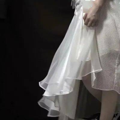 高清女生头像高冷黑白女头像