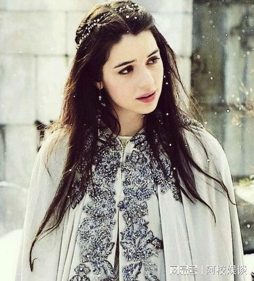 盘点欧美古装剧中女星的复古时尚与现代审美,霸气与典雅的碰撞