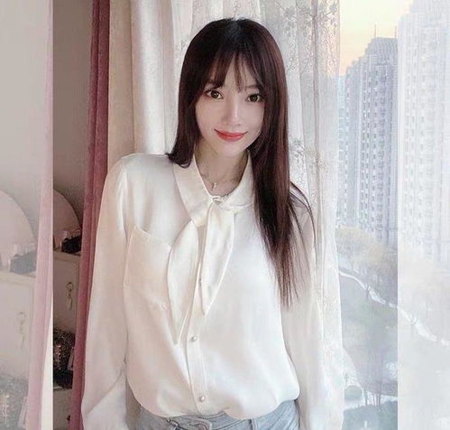 李小璐离婚后活成网红,花样穿衣频繁出镜,宅家好状态满满