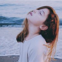 唯美女生侧脸头像比较清新的和这个差不多