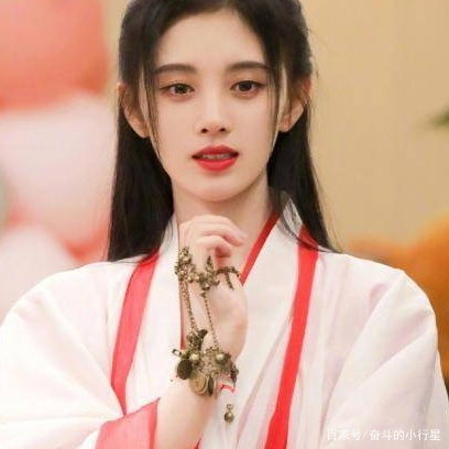 又杠上了王思聪三次diss鞠婧祎,公开骂她做作