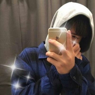 拿手机挡脸男生头像