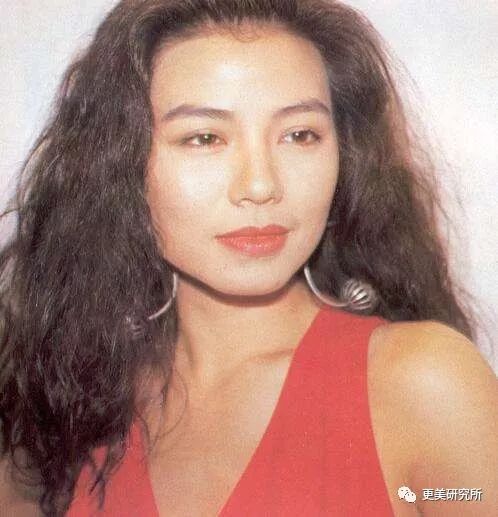 从土气少女到第一风情女神,美艳不输范冰冰她到底是怎么蜕变的