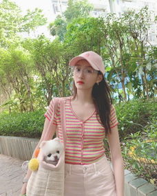 关晓彤恋爱后女人味更重,大胆穿吊带v领下衣失踪,羡慕鹿晗