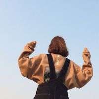 背影头像可爱短发女生头像