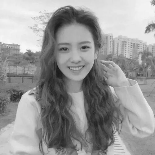 黑白女生头像有点丧,有点唯美