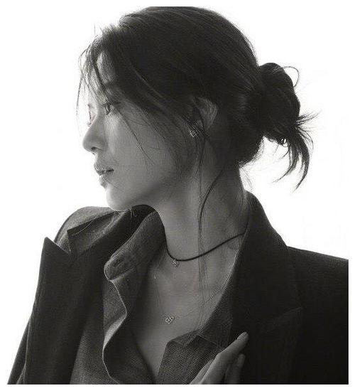 韩国气质美女明星全智贤黑白时尚写真美图