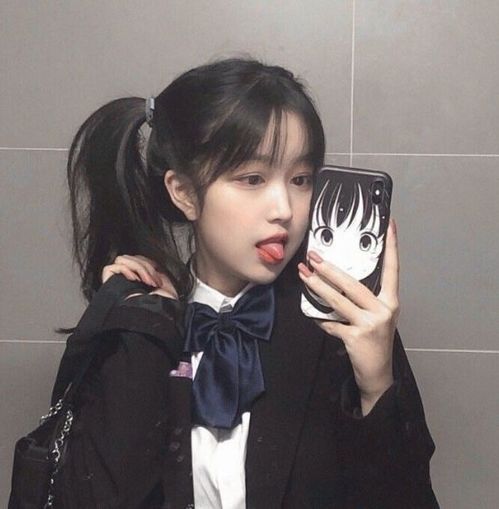 初中qq群里超能聊的三种人,人缘超级好,众人手里的小心肝