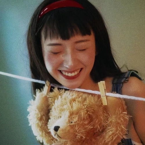 女生头像慢慢来人生嘈杂鼎沸爱意赤诚热烈