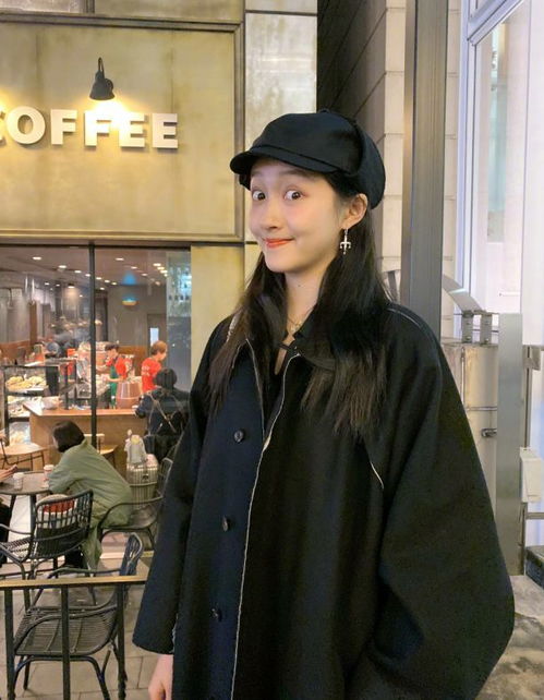 鹿晗深夜会友戴渔夫帽扮潮男,走路含胸驼背,未见女友关晓彤陪伴