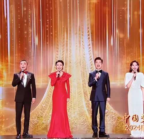 国庆晚会主持阵容堪比春晚,李宇春隆重,张若昀王凯感染力强