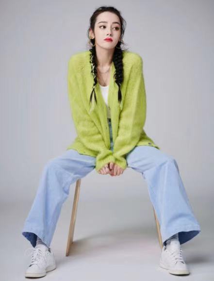 李现买衣服被偶遇,鞋带系法惹关注,和迪丽热巴一样敷衍