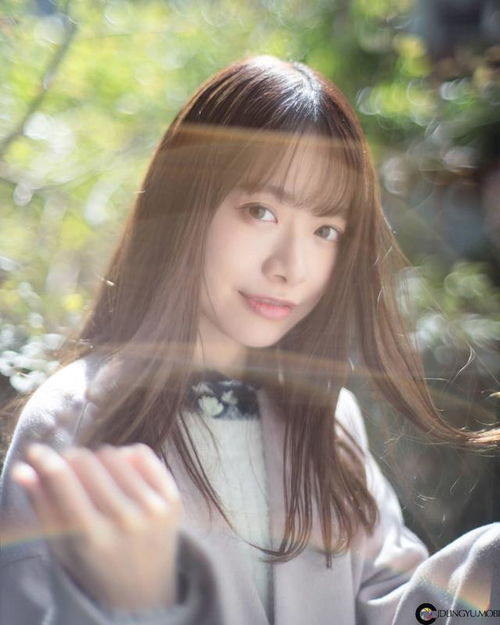 甜美小清新,自然气质给人满满女友感,开朗微甜灿笑让人秒恋爱