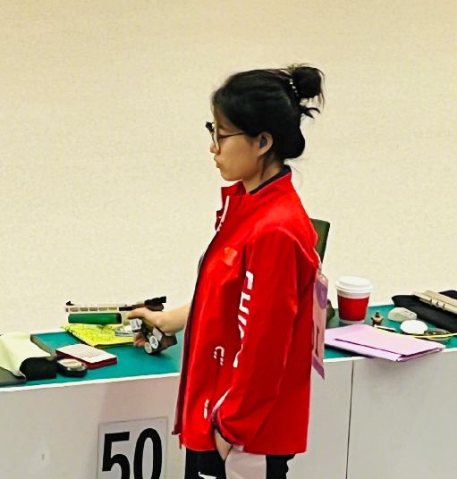 破亚运会纪录中国00后组合1736环夺女子10米气手枪团体赛金牌
