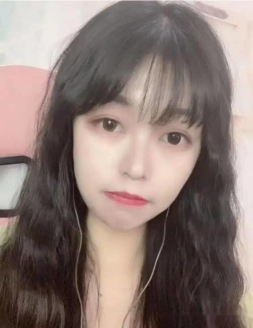 王者女可杰开播2小时,虎牙草莓赶紧跳舞人气秒破400万,露脸炸锅
