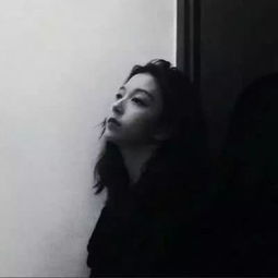 触碰泪点的伤感句子,句句扎心,让人边看边哭