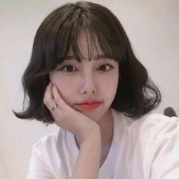 极其自律的为自己努力的短发女生微博头像