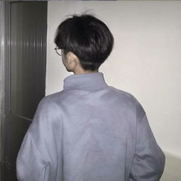 男生背影头像伤感霸气2019千万不可以丢掉自我